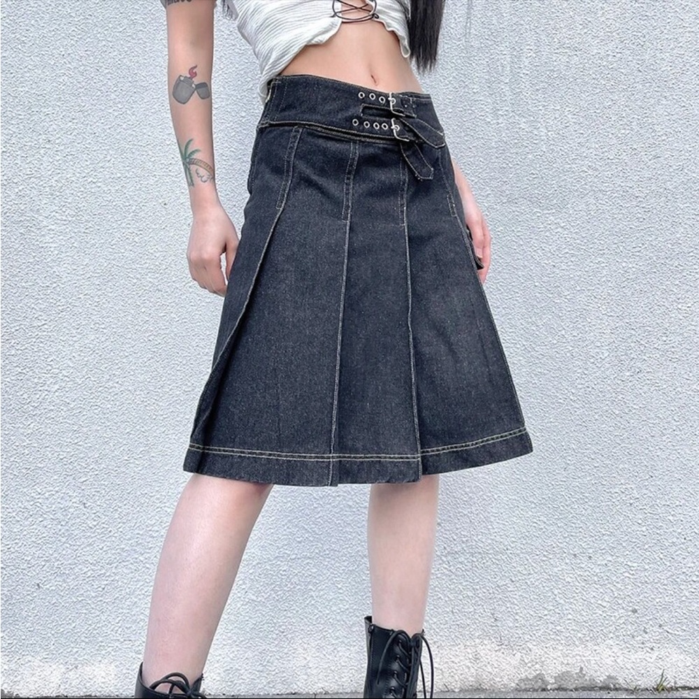Denim skirt with buckle detail